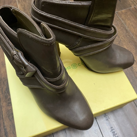 Ankle bootie, heel - Picture 11 of 11